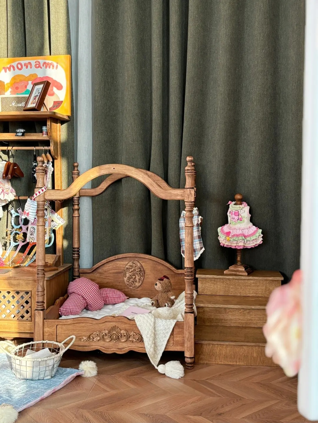 Canopy princess vintage pet bed detail 12